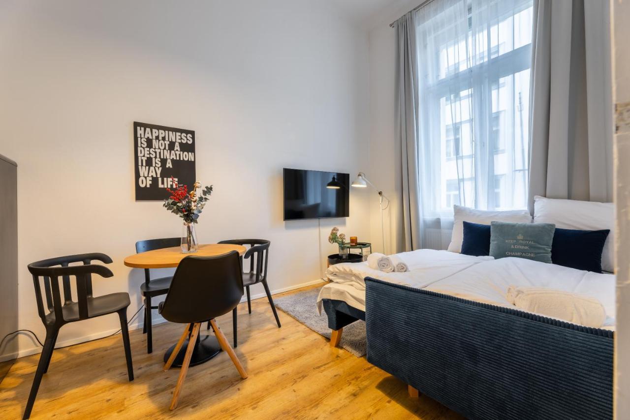 Charming 1 Bedroom Apartment In The City Center Of Praga Exterior foto