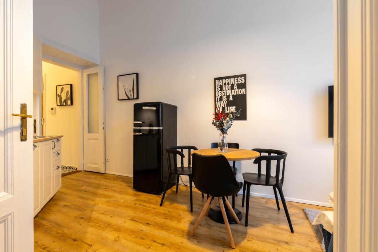 Charming 1 Bedroom Apartment In The City Center Of Praga Exterior foto