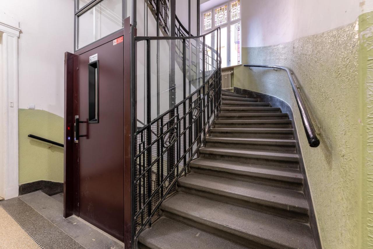 Charming 1 Bedroom Apartment In The City Center Of Praga Exterior foto